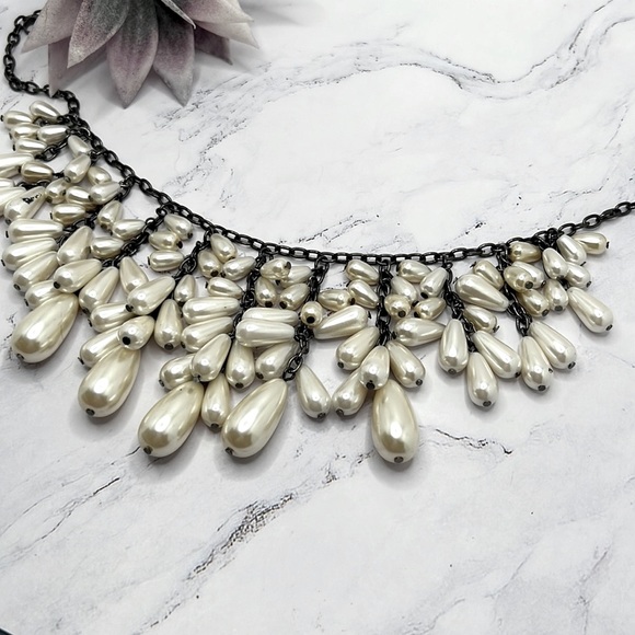 Vintage Faux Pearl & Gunmetal Necklace. - Picture 6 of 10